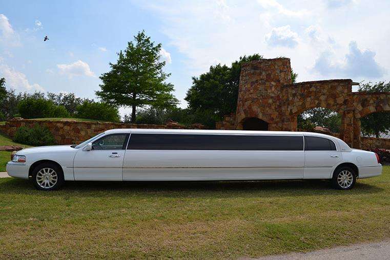 6 ways renting a limousine can rock your Bachelor Party!